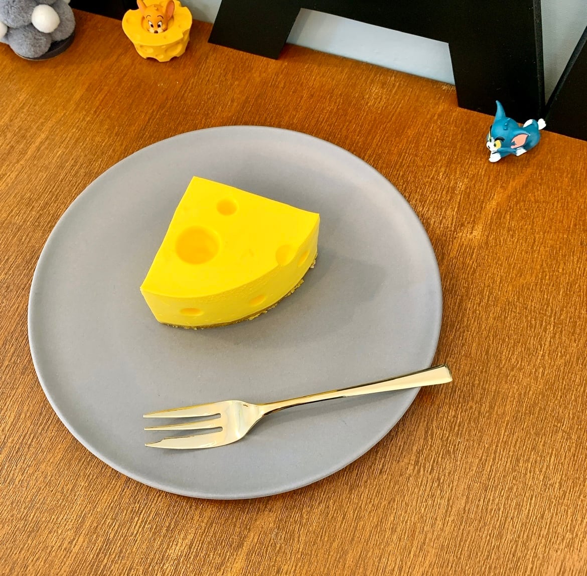 FAKE surprise cheese cake with Hokkaido Natural Ingredients